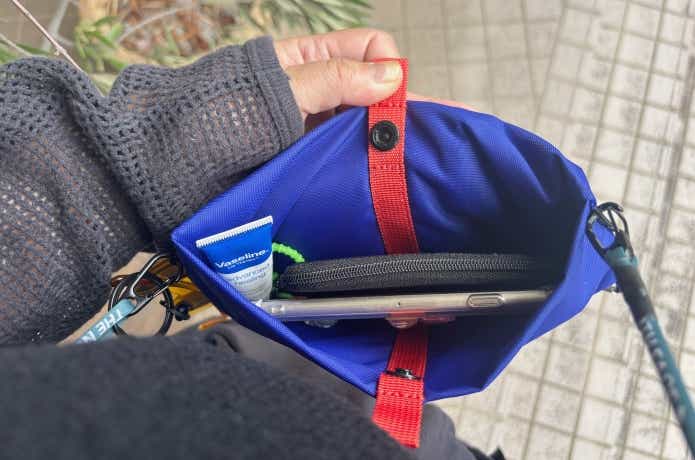 スマホ、お財布が入っているところ