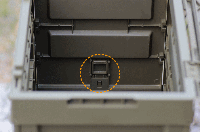 内側のロックパーツ