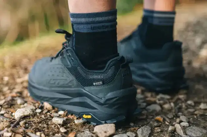 アルトラのOLYMPUS 6 HIKE LOW GTX