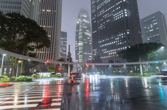 雨の都心
