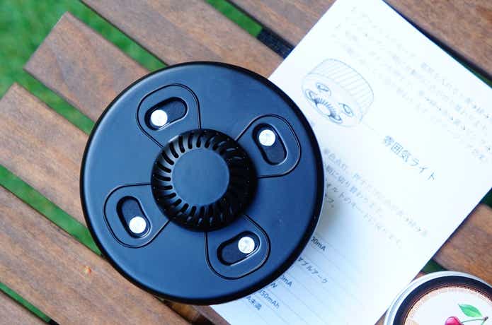 USB充電式スモーカーの裏面、4つのライト