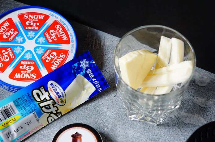 燻製する食材（チーズ）を準備
