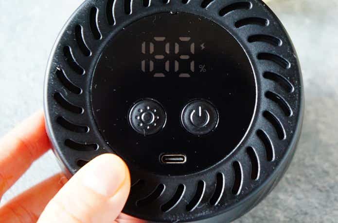 USB充電式スモーカーのボタン