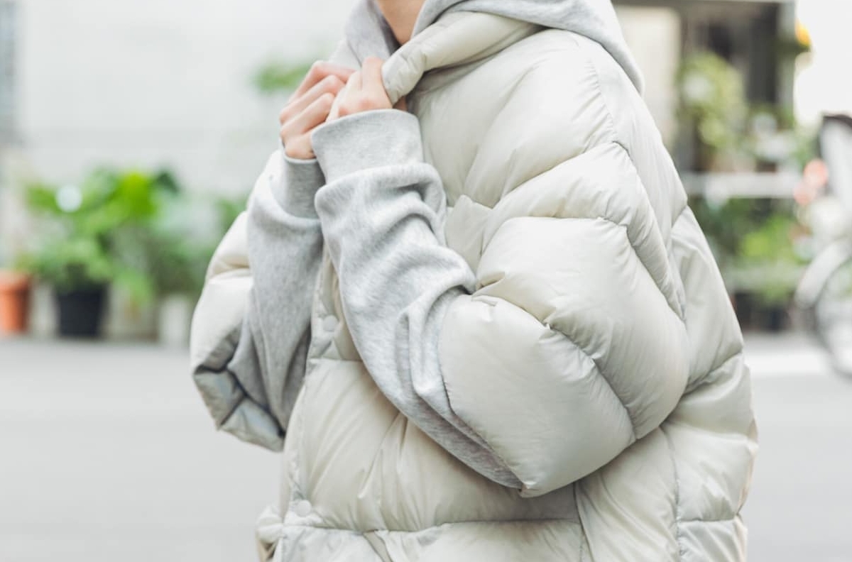 「長袖はもたつく、ベストでは少し寒い」そのワガママに応える“半袖ダウン”5選