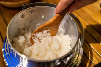 ユニフレームの「キャンプ羽釜」でご飯を炊いたら、感動レベルのおいしさだった